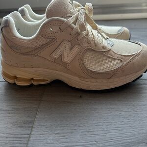 New Balance 2002R Beige/Cream Sneakers